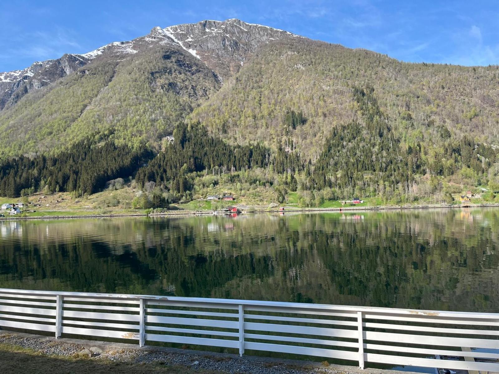 Der Fjordtraum In Balestrand Direkt Am Wasser Exterior foto